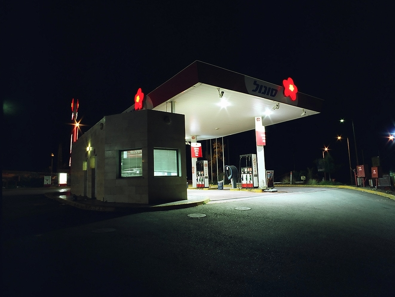 Enlightenment (Gas Stations) Sonol Zkharia (2012)